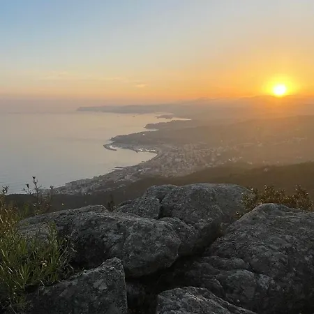 A 2 Colli Dal Mare Варацце